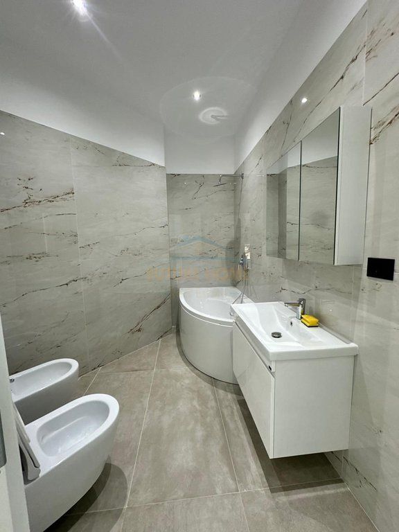 Appartamento 2+1+2 Bagni + Verande, Via ''Murrat Terbaci'', Vlora.
