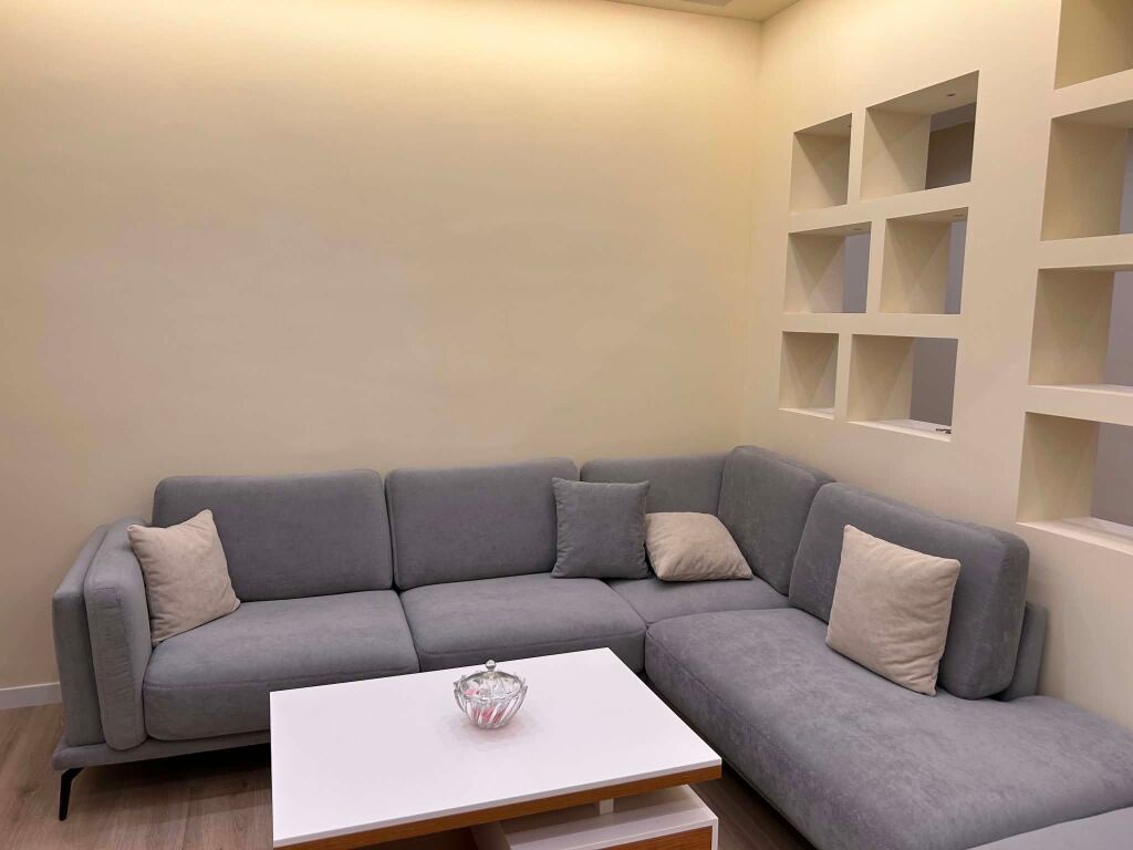 Appartamento Moderno 2+1+2 con Vista Montagna a Orikum – Completamente Ristrutturato (2024)