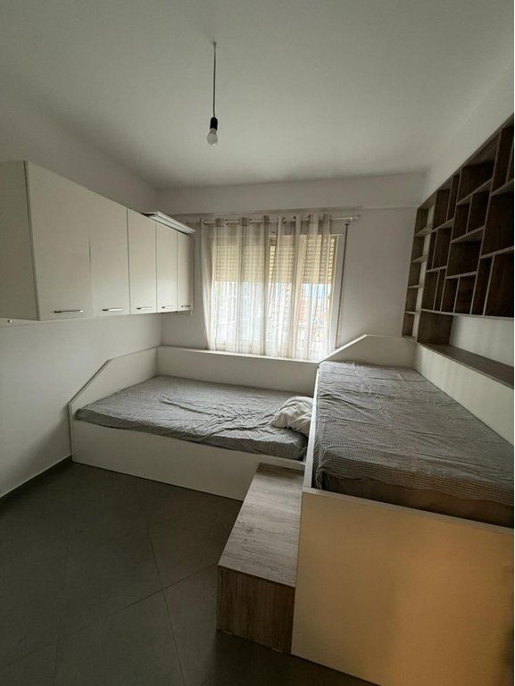 Apartament 2+1 me qira përballë Spitalit Amerikan 3 550 € /Muaj