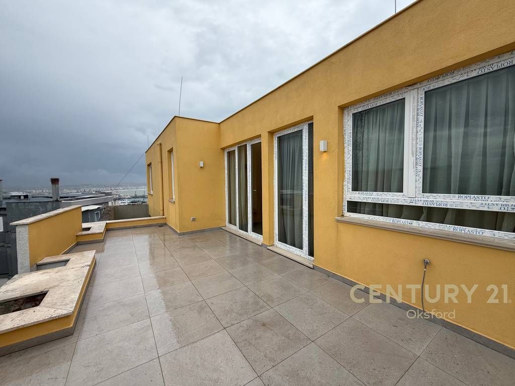 Affittiamo appartamento moderno + posto auto vicino al porto, Durazzo!