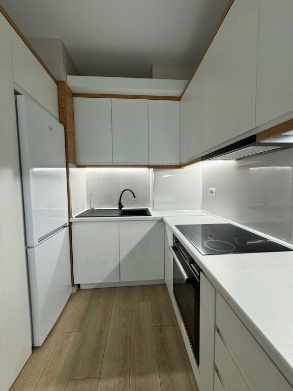 2+1, with parking at Hotel Merkuri Dogana, 650 thousand lek