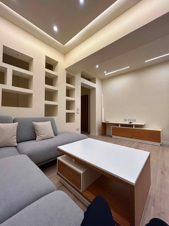 Appartamento Moderno 2+1+2 con Vista Montagna a Orikum – Completamente Ristrutturato (2024)
