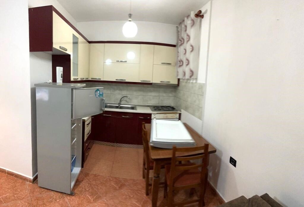 AFFITTASI APPARTAMENTO 1+1 nel Centro a Selvia, Tirana, 500 EURO