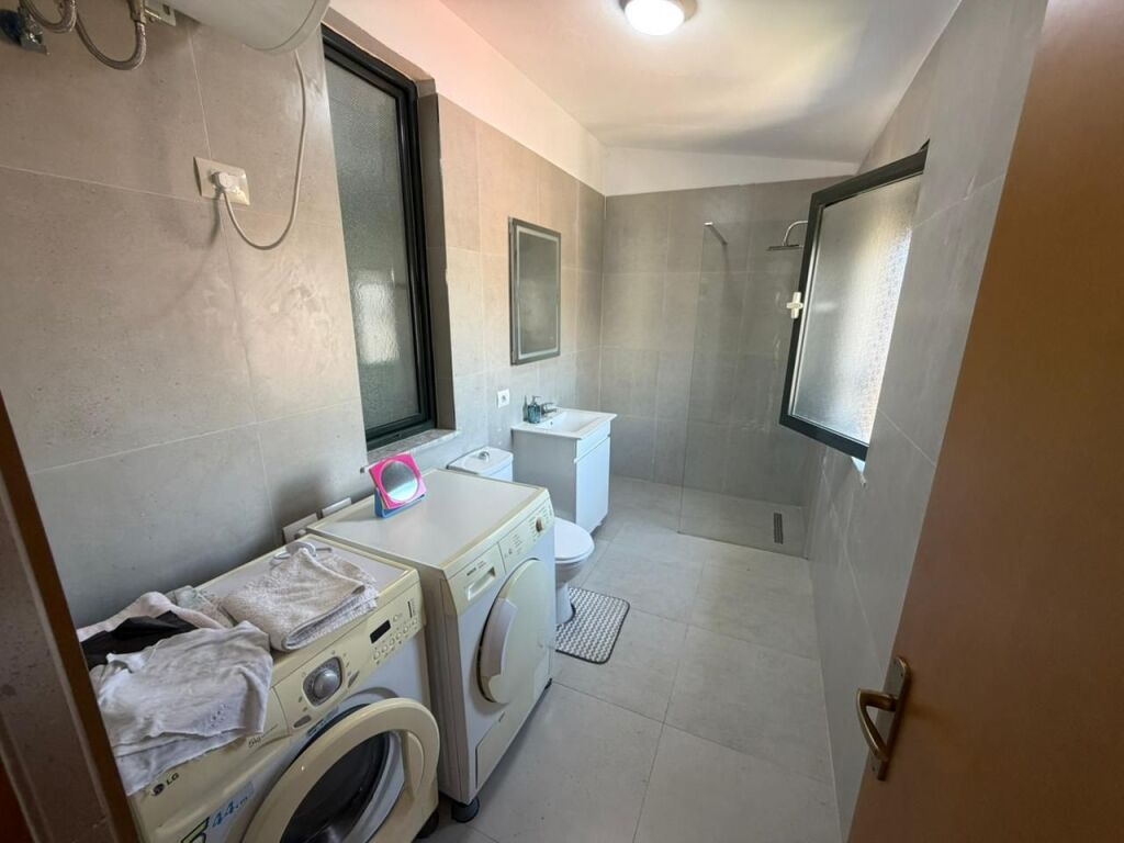🏡 Jepet me qera apartament 2+1+2 📍 Rruga e Dibrës, pranë Kompleksit “Halili”💰 Çmimi: 80.000 lekë/muaj