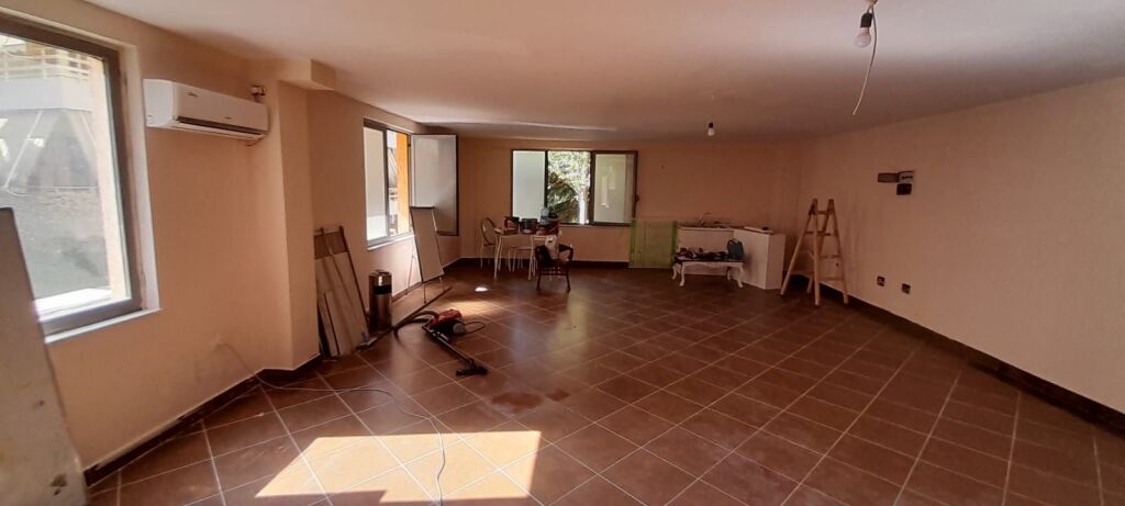 Locale in affitto 75 m2 da Eduard Mano