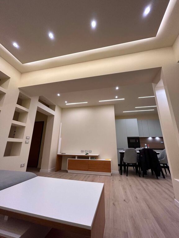 Appartamento Moderno 2+1+2 con Vista Montagna a Orikum – Completamente Ristrutturato (2024)