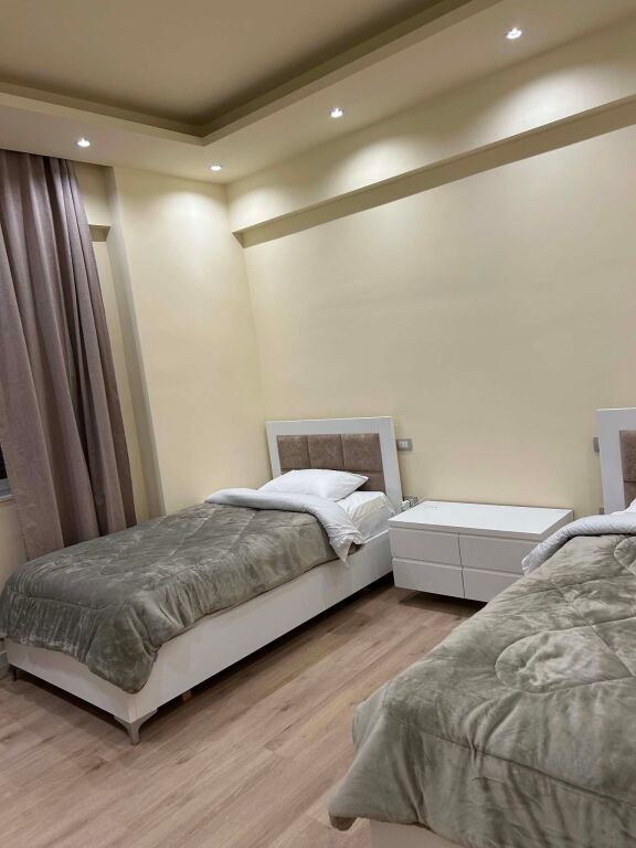 Appartamento Moderno 2+1+2 con Vista Montagna a Orikum – Completamente Ristrutturato (2024)