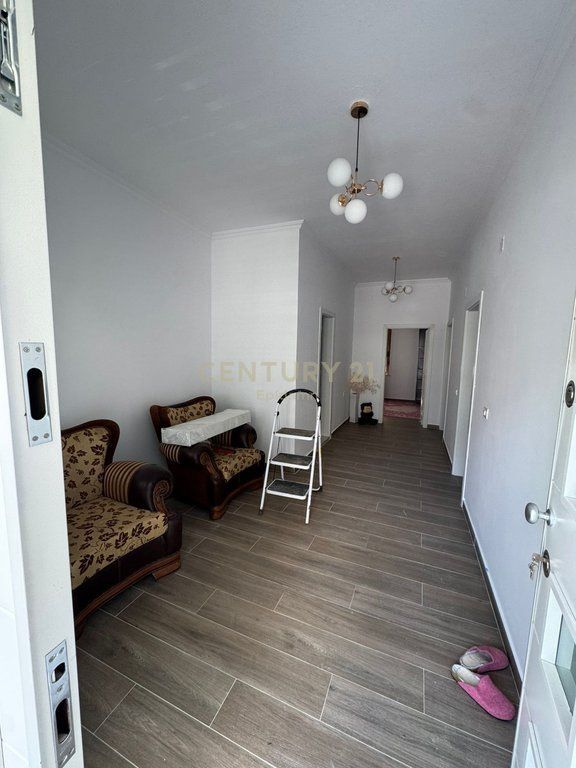 Apartament 2+1 me Qera tek Rruga Siri Kodra !