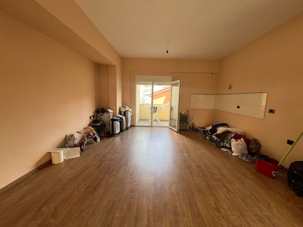 Appartamento 2+1+2 in vendita Sopraelevata del Comune Tirana