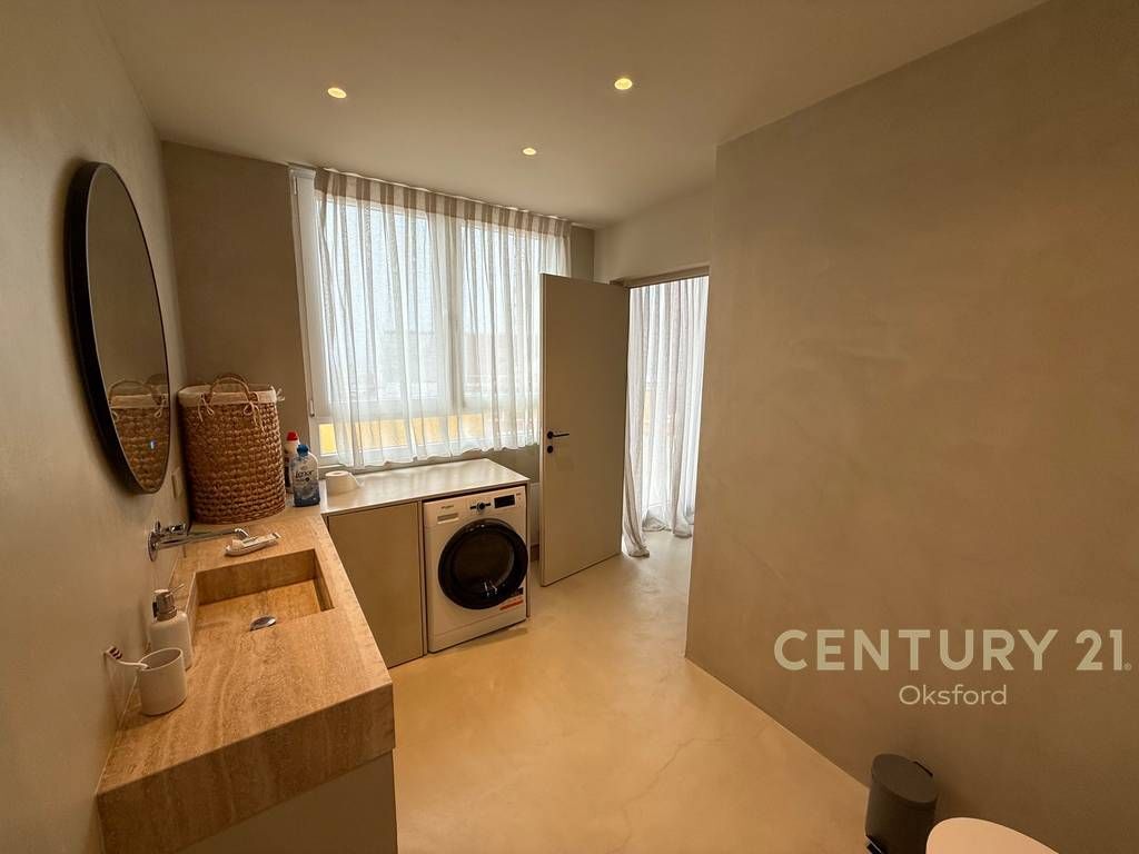 Affittiamo appartamento moderno + posto auto vicino al porto, Durazzo!