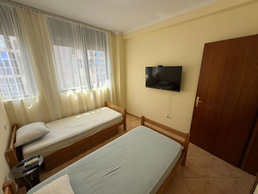 🏡 Jepet me qera apartament 2+1+2 📍 Rruga e Dibrës, pranë Kompleksit “Halili”💰 Çmimi: 80.000 lekë/muaj
