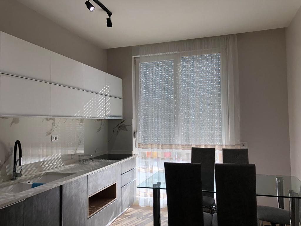 JEPET ME QIRA DUPLEX  POST PARKIMI TEK 21 DHJETORI