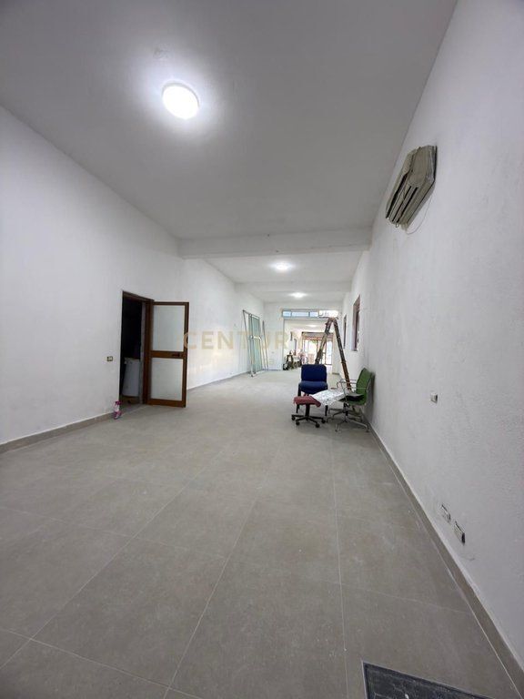 BUSINESS PREMISES FOR RENT BY THE ROAD, DURRES !!