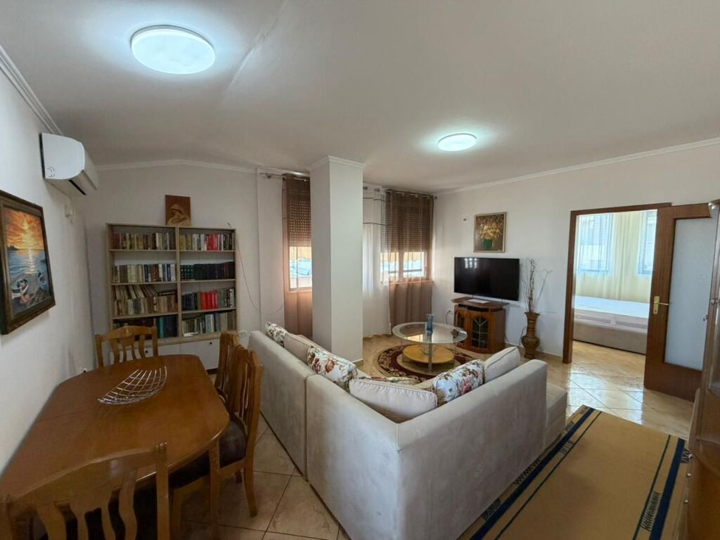 🏡 Jepet me qera apartament 2+1+2 📍 Rruga e Dibrës, pranë Kompleksit “Halili”💰 Çmimi: 80.000 lekë/muaj