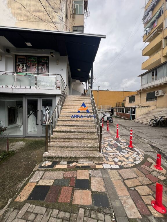 LOCALE COMMERCIALE IN AFFITTO 115M2 "DIETRO UET, TIRANA" 1.000 EURO