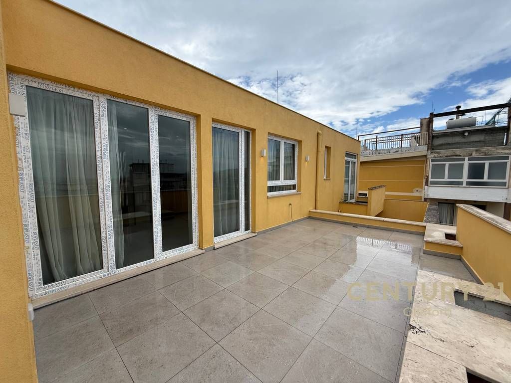 Affittiamo appartamento moderno + posto auto vicino al porto, Durazzo!