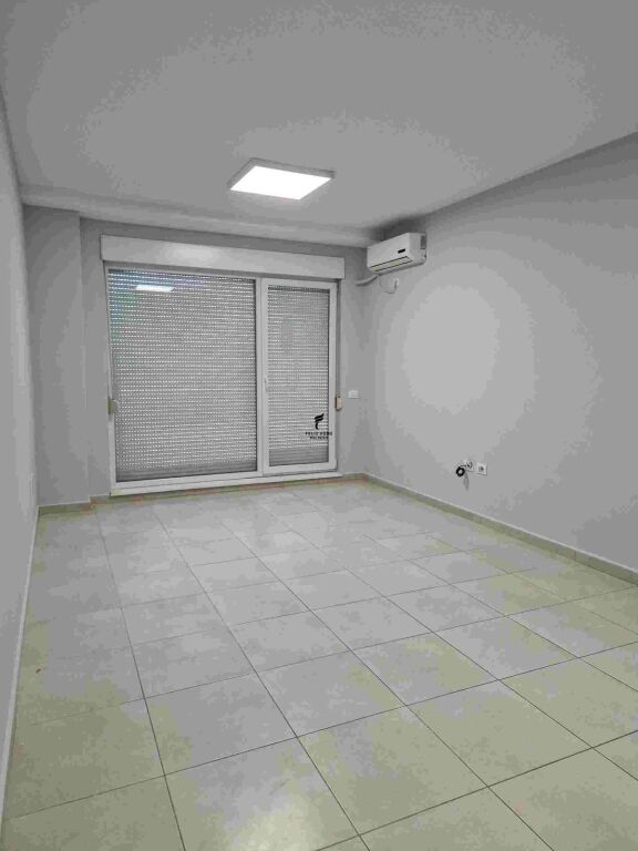 UFFICIO IN AFFITTO 55M2 21 DICEMBRE 40.000 LEKE FH-76623