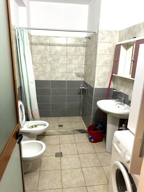 AFFITTASI APPARTAMENTO 1+1 nel Centro a Selvia, Tirana, 500 EURO