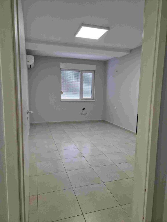 UFFICIO IN AFFITTO 55M2 21 DICEMBRE 40.000 LEKE FH-76623