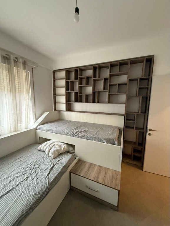 Apartament 2+1 me qira përballë Spitalit Amerikan 3 550 € /Muaj