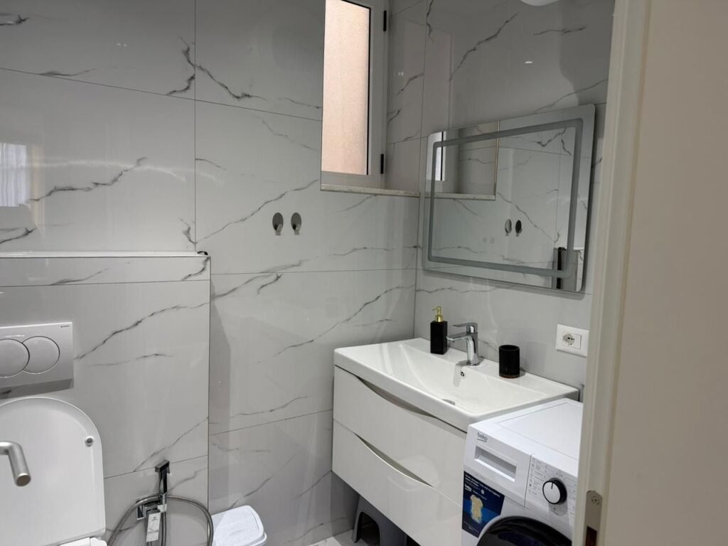 Vendiamo appartamento 2+1 a 21 Dhjetori
