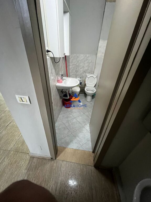 LOCALE COMMERCIALE IN AFFITTO 115M2 "DIETRO UET, TIRANA" 1.000 EURO