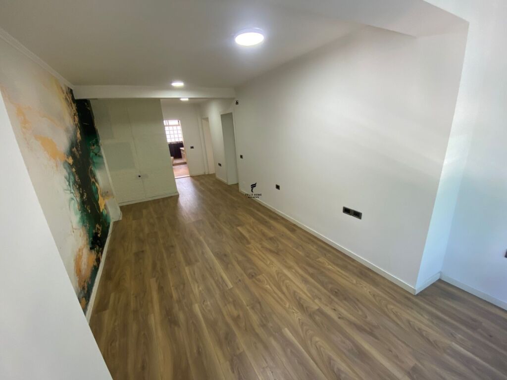 OFFICE FOR RENT 80 M2 KAVAJES STREET 800 EURO FH-76550