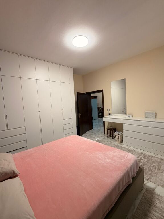 🏡 Jepet me qira shtepi private 2+1 📍 Tek Casa Italia, tek treshi💶 Çmimi: 450€ / muaj