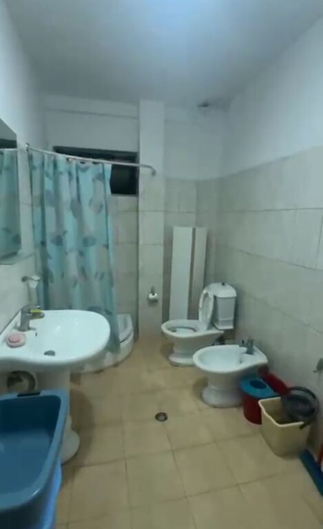 In affitto 2+1, Kodra Diellit