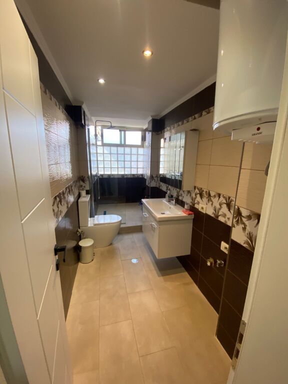 OFFICE FOR RENT 80 M2 KAVAJES STREET 800 EURO FH-76550
