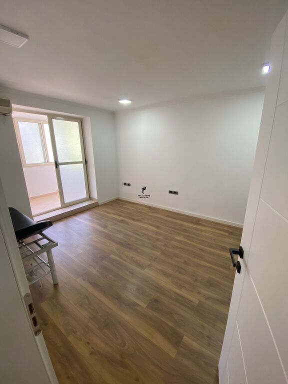 OFFICE FOR RENT 80 M2 KAVAJES STREET 800 EURO FH-76550