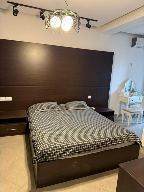 Apartament 2+1 me qira përballë Spitalit Amerikan 3 550 € /Muaj