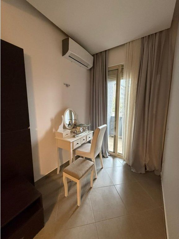 Apartament 2+1 me qira përballë Spitalit Amerikan 3 550 € /Muaj