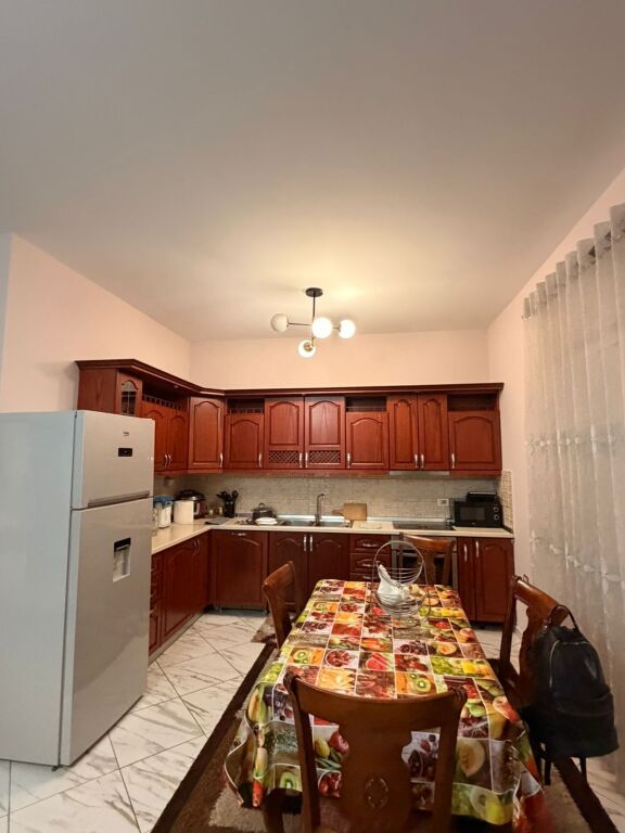 🏡 Jepet me qira shtepi private 2+1 📍 Tek Casa Italia, tek treshi💶 Çmimi: 450€ / muaj