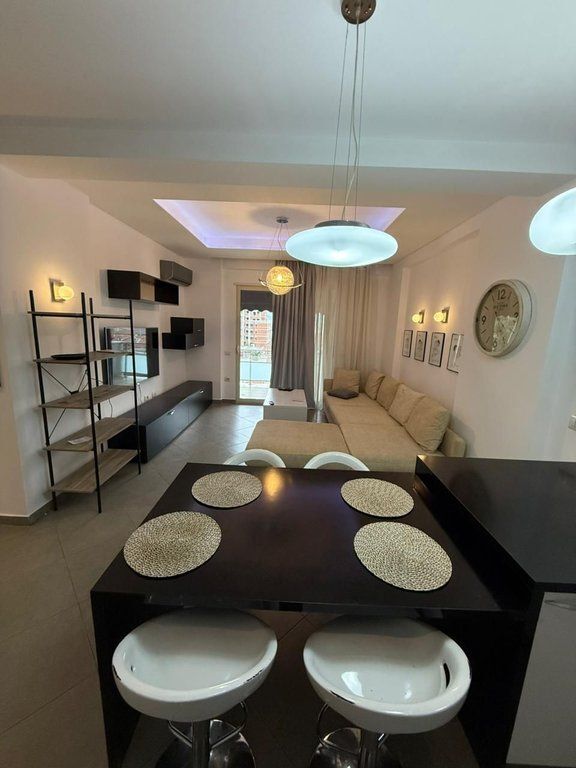 Apartament 2+1 me qira përballë Spitalit Amerikan 3 .550 € /Muaj