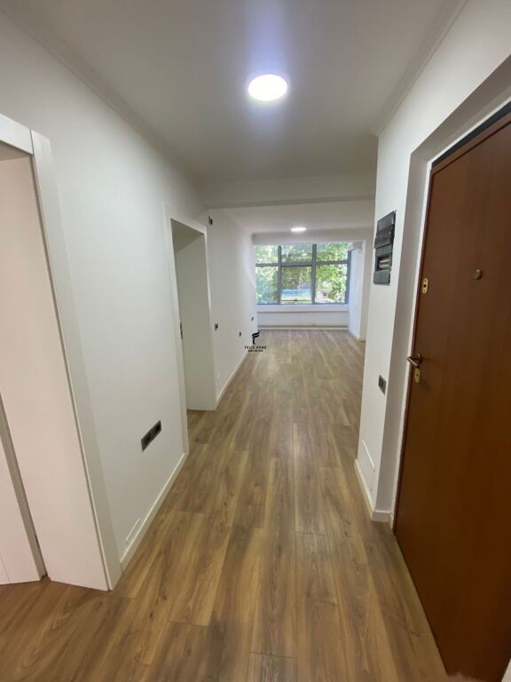 OFFICE FOR RENT 80 M2 KAVAJES STREET 800 EURO FH-76550