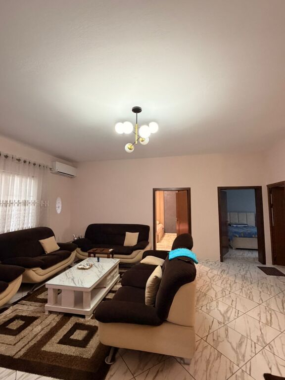 🏡 Jepet me qira shtepi private 2+1 📍 Tek Casa Italia, tek treshi💶 Çmimi: 450€ / muaj