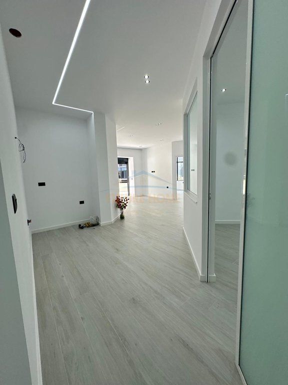 Appartamento 2+1+2 Bagni + Verande, Via ''Murrat Terbaci'', Vlora.