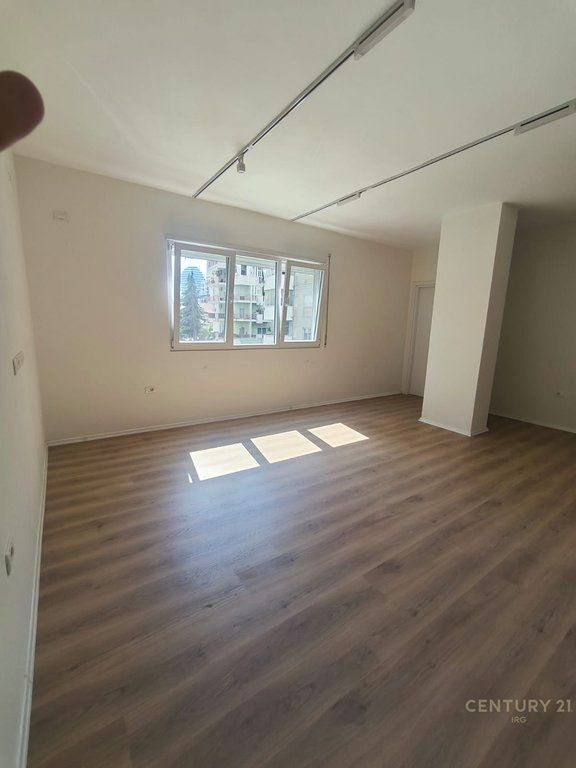 WE RENT A SPACE FOR OFFICE "PAZARI RI"!!