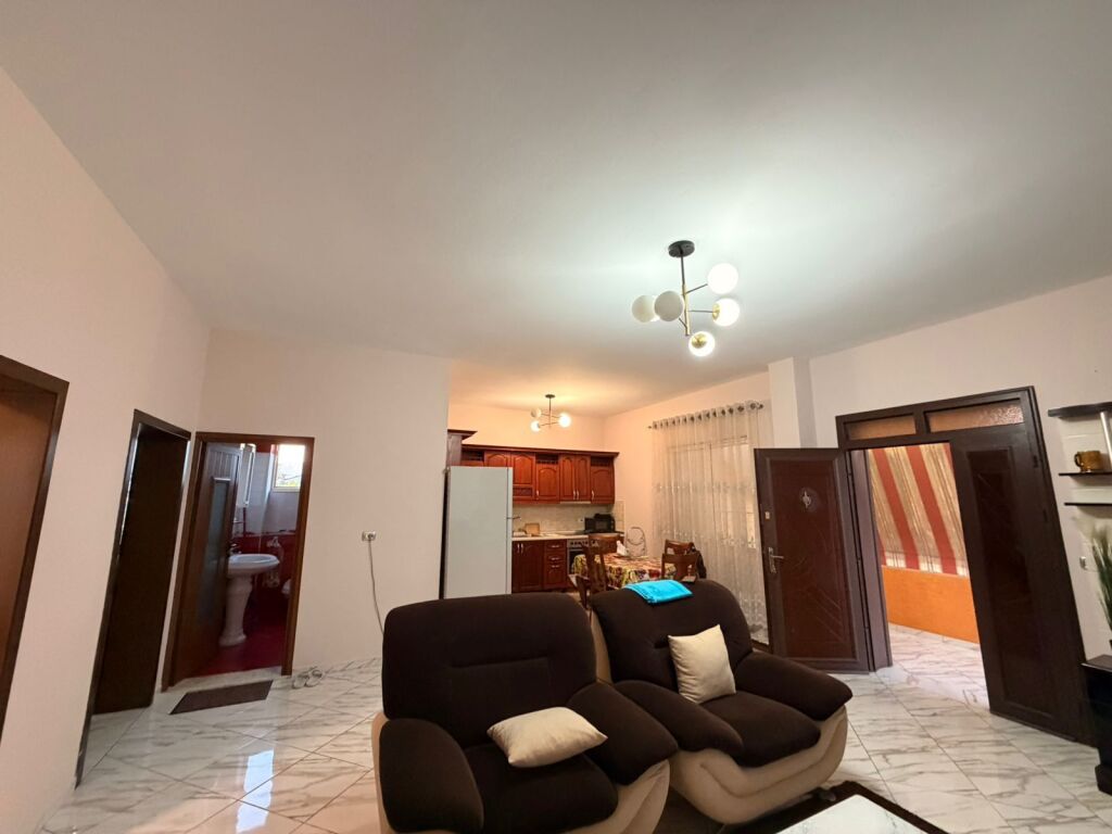 🏡 Jepet me qira shtepi private 2+1 📍 Tek Casa Italia, tek treshi💶 Çmimi: 450€ / muaj