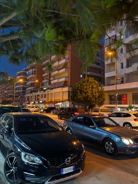 Appartamento Moderno 2+1+2 con Vista Montagna a Orikum – Completamente Ristrutturato (2024)