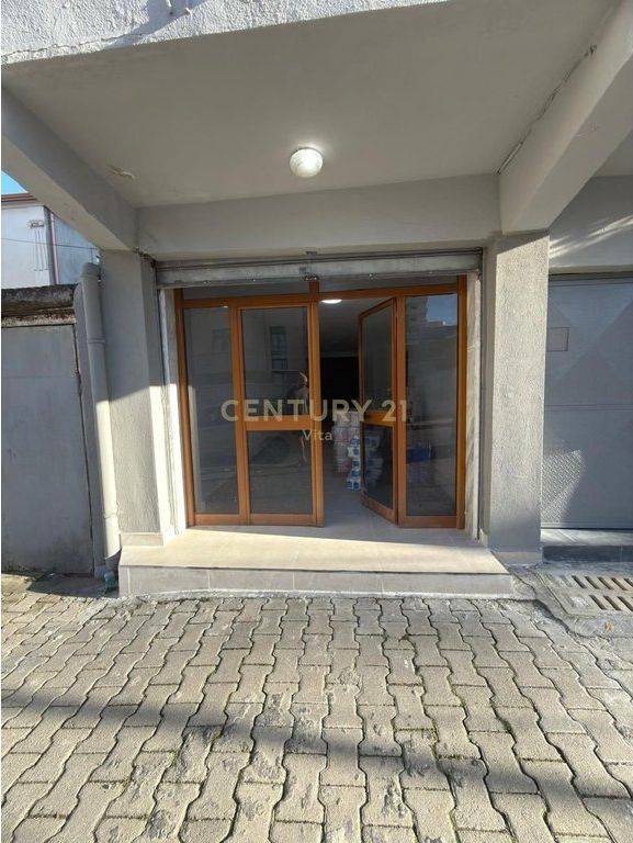 BUSINESS PREMISES FOR RENT BY THE ROAD, DURRES !!