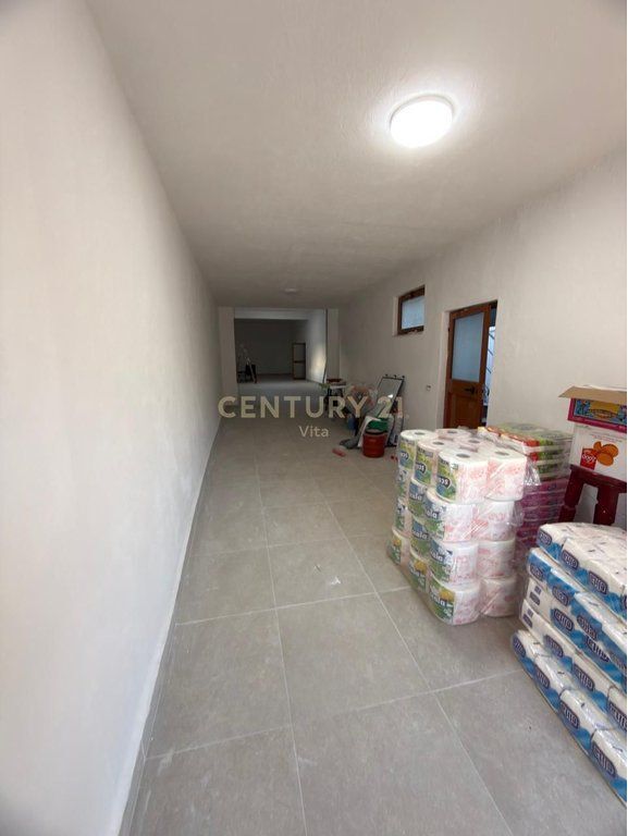 BUSINESS PREMISES FOR RENT BY THE ROAD, DURRES !!