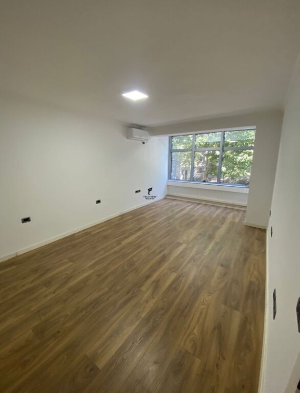 OFFICE FOR RENT 80 M2 KAVAJES STREET 800 EURO FH-76550