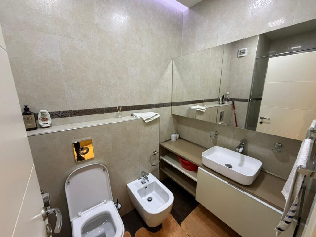 📣 AFFITTO SUPER Appartamento 2+1 Con 2 Bagni E 2 Balconi 📍 Zogu i Zi, Vicino Ring Center ✨ 💶 Prezzo 1.100 Euro Lordo