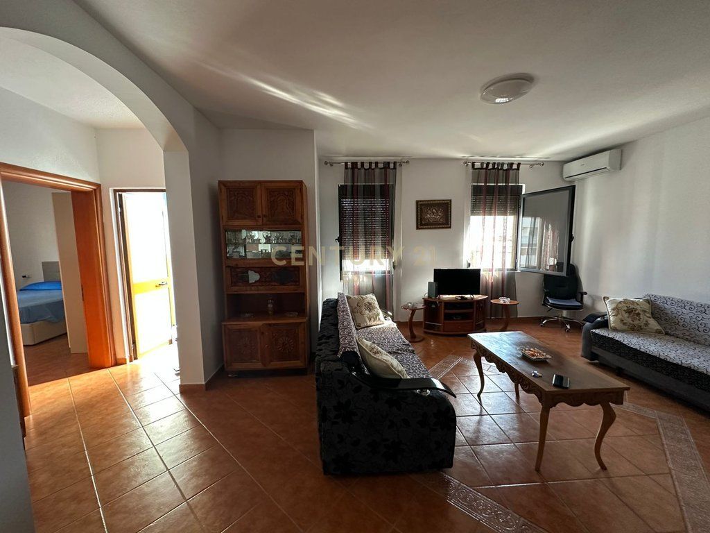 APPARTAMENTO 2+1+2 IN AFFITTO NEL CENTRO DI DURRËS, DI FRONTE A BLUE STAR!