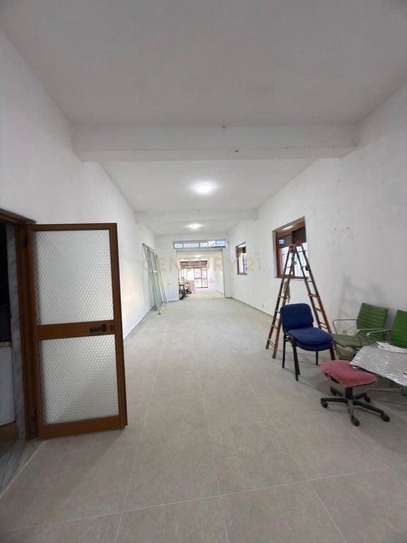 BUSINESS PREMISES FOR RENT BY THE ROAD, DURRES !!