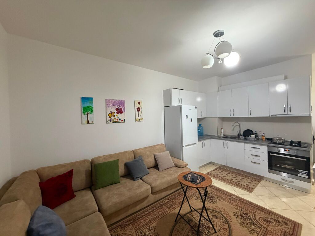 Jepet me qera, Apartament 1+1, Tek Rrota e Kuqe – Plazh, Durrës.(400 mije leke)
