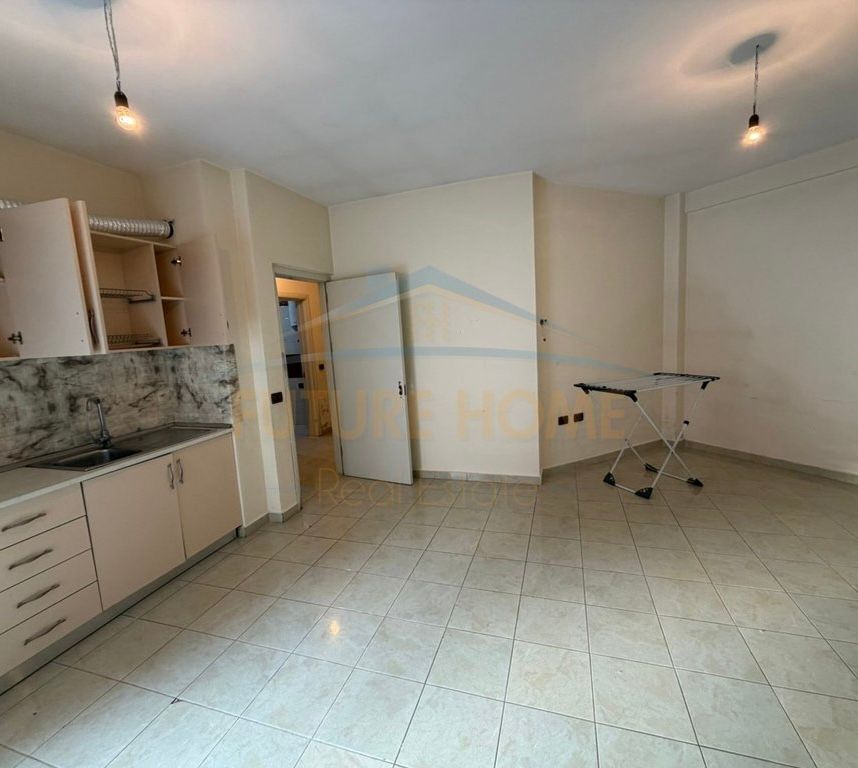 In vendita, Appartamento 1+1, Unaza e Re