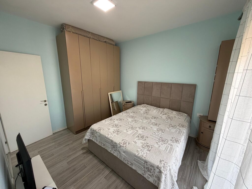 Affittasi appartamento 2+1 + 2 bagni📍 Via Dibra, vicino a Vila Goldi